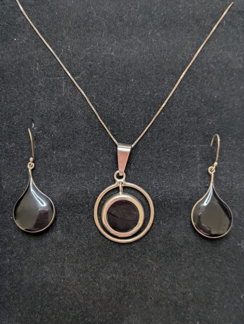 La'celet Jewelry Gallery Set Of Silver Pendant Necklace with Teardrop Earrings